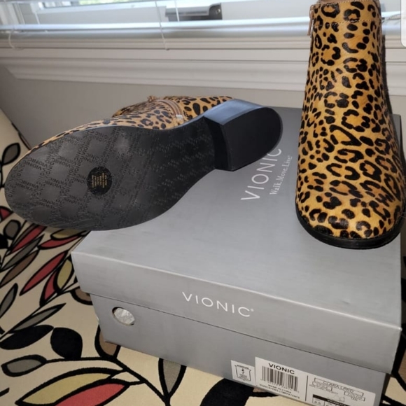 Vionic Boot - Picture 3 of 4